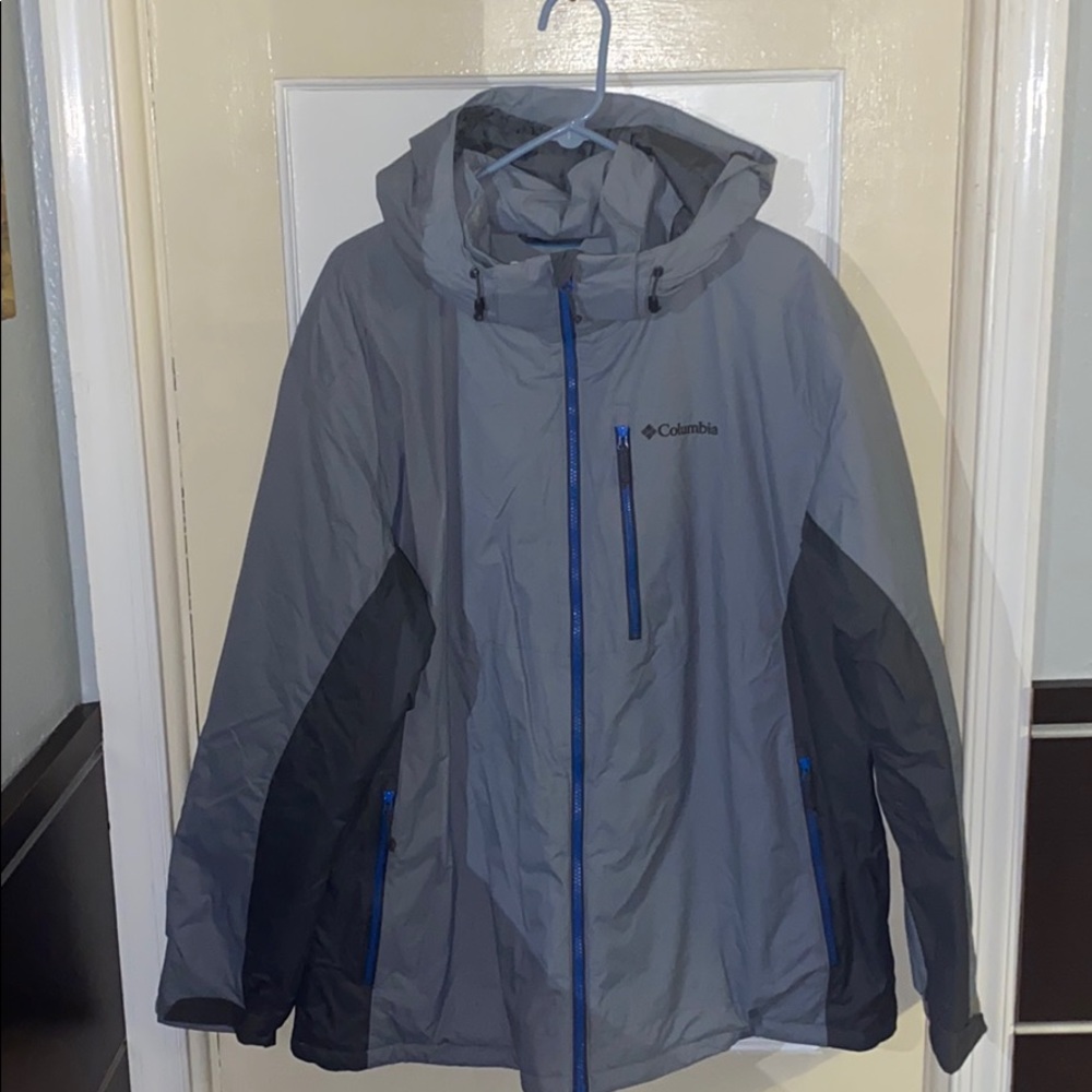 Columbia Zip up Winter Jacket Very Nice and Warm!!